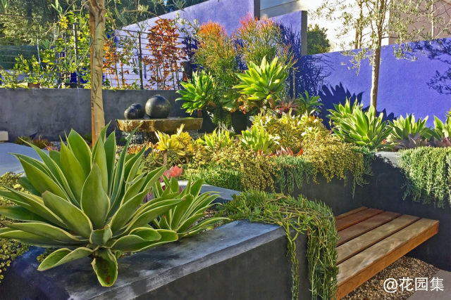 Calabasas Entry Courtyard