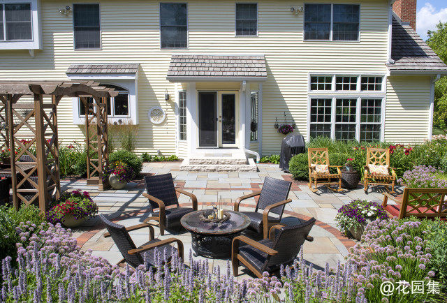 Cottage Garden-Inspired Style for a Farmhouse