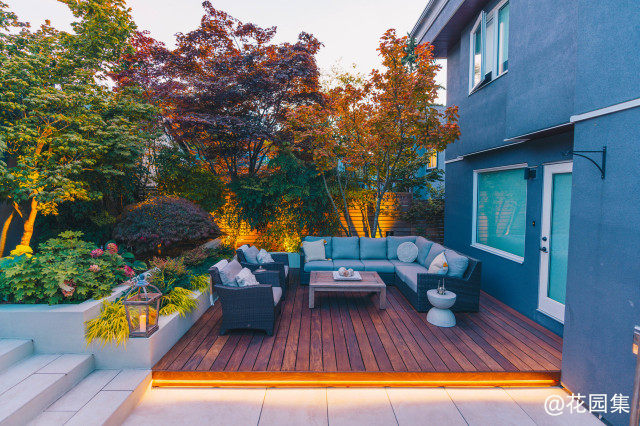 Zones Create an Inviting Yard for a Family