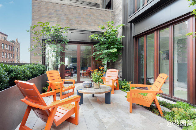 Lush Living Wall for a City Terrace